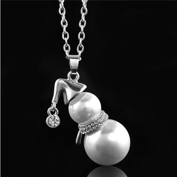 Jewelry - Cute Pearl and Rhinestone Snowman Pendant